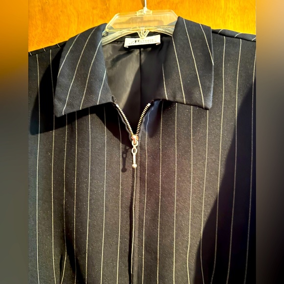 ❤️AB Studio Byer California❤️ Women’s zip up Blazer/ Blouse🌹size L.❤️ - Picture 2 of 8